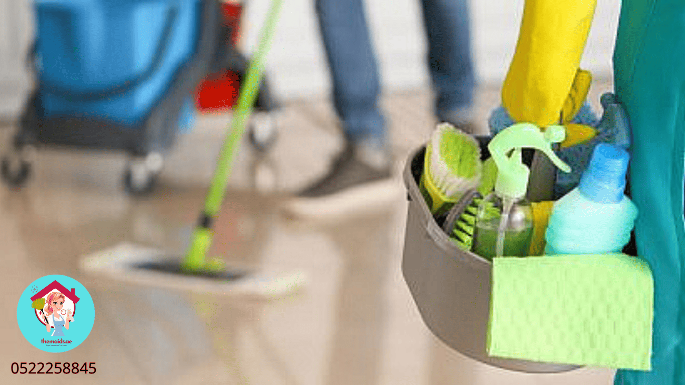 عاملات تنظيف بالساعات