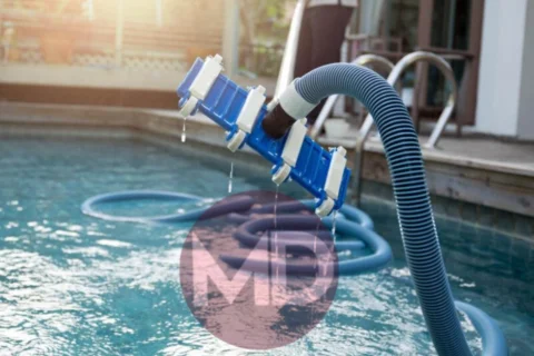تنظيف مسابح